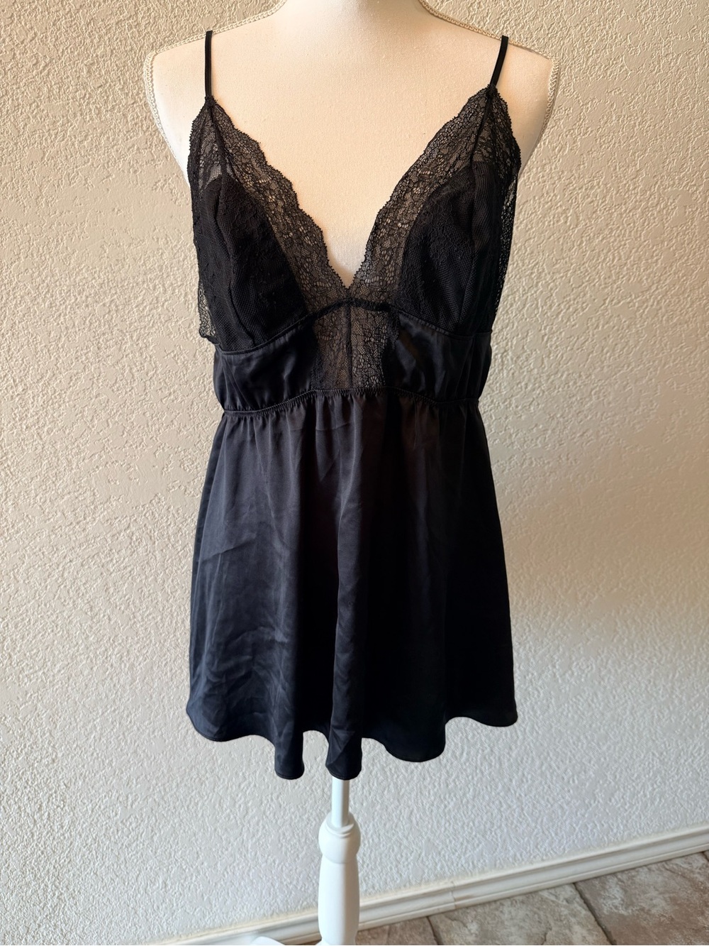 VICTORIA'S SECRET Babydoll Satin Chantilly Lace Black Unlined Cami Women's Sz XL